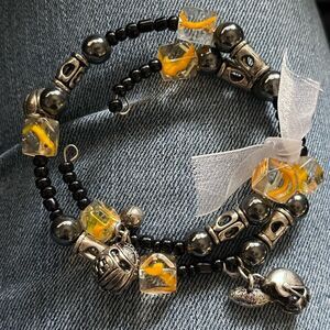 Sports fan black and yellow beaded wrap charm bracelet